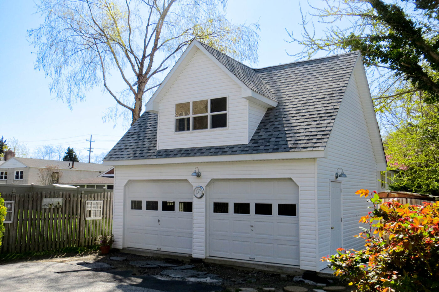 2-car garage for sale in Syracuse, NY
