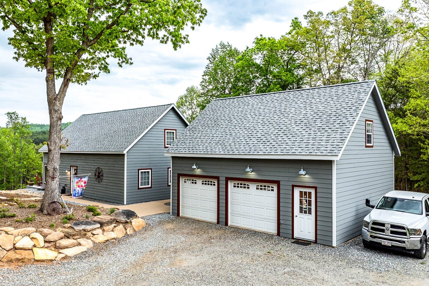 Chamberlin ret home bk garage view