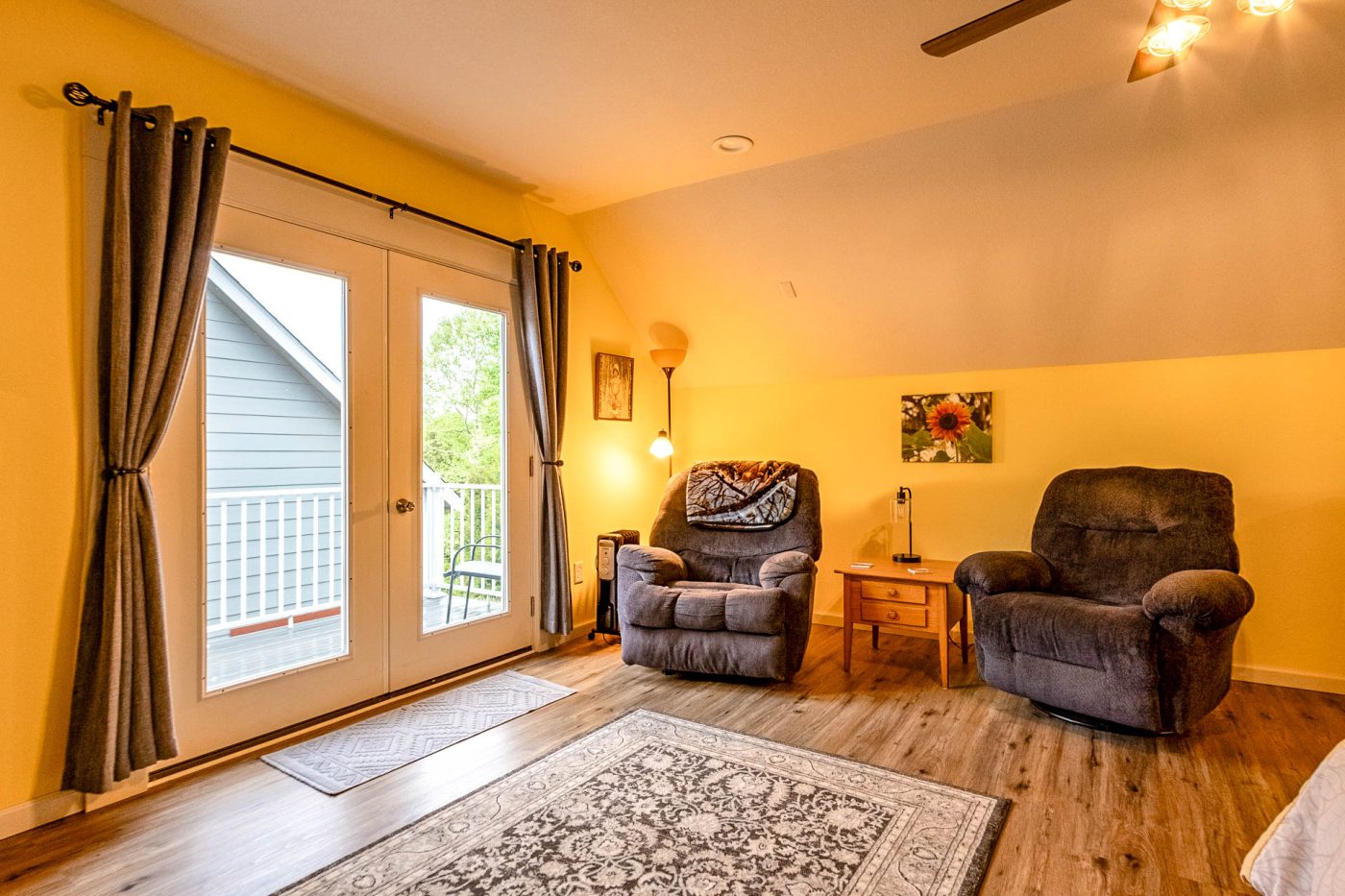 Chamberlin ret home sitting area
