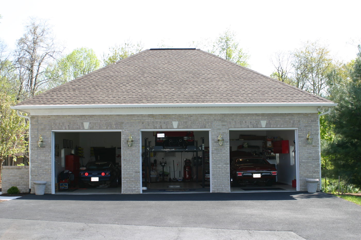 garages with lift space