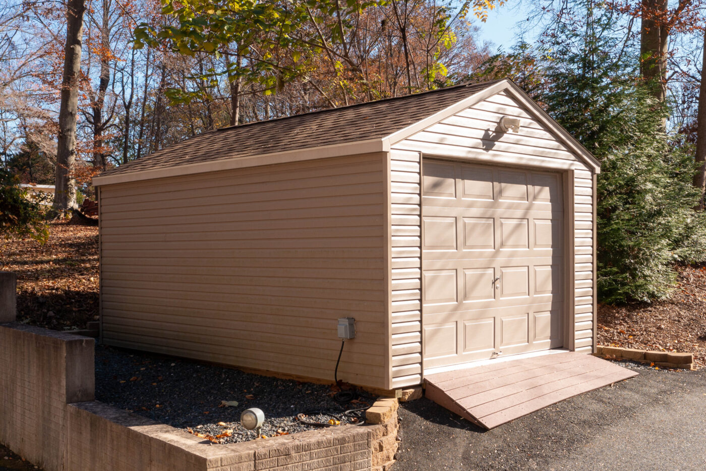 A shed kit in Sheds Unlimited's Single-Car Garage style
