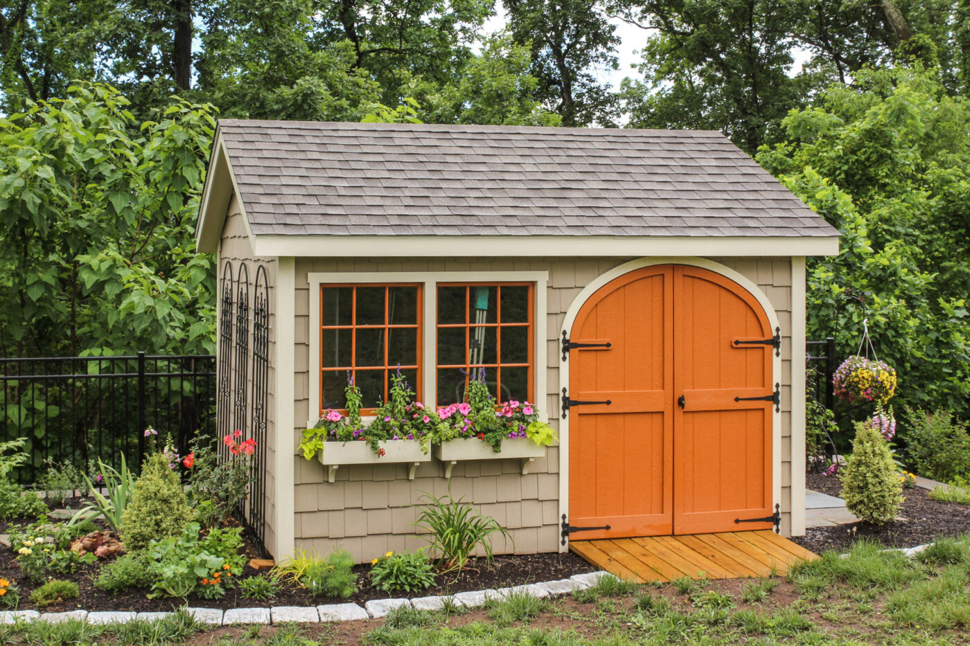 A workshop shed for sale in DE with an orange door.