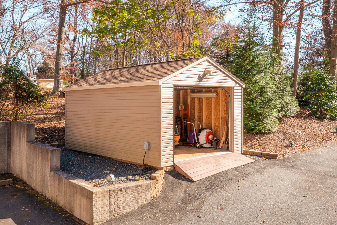exterior of single car garage for sale in ny