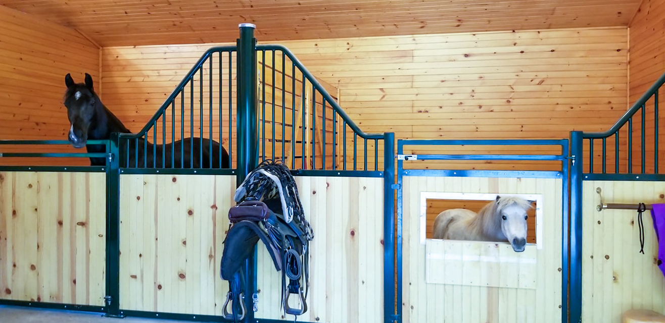 barn garage for horses